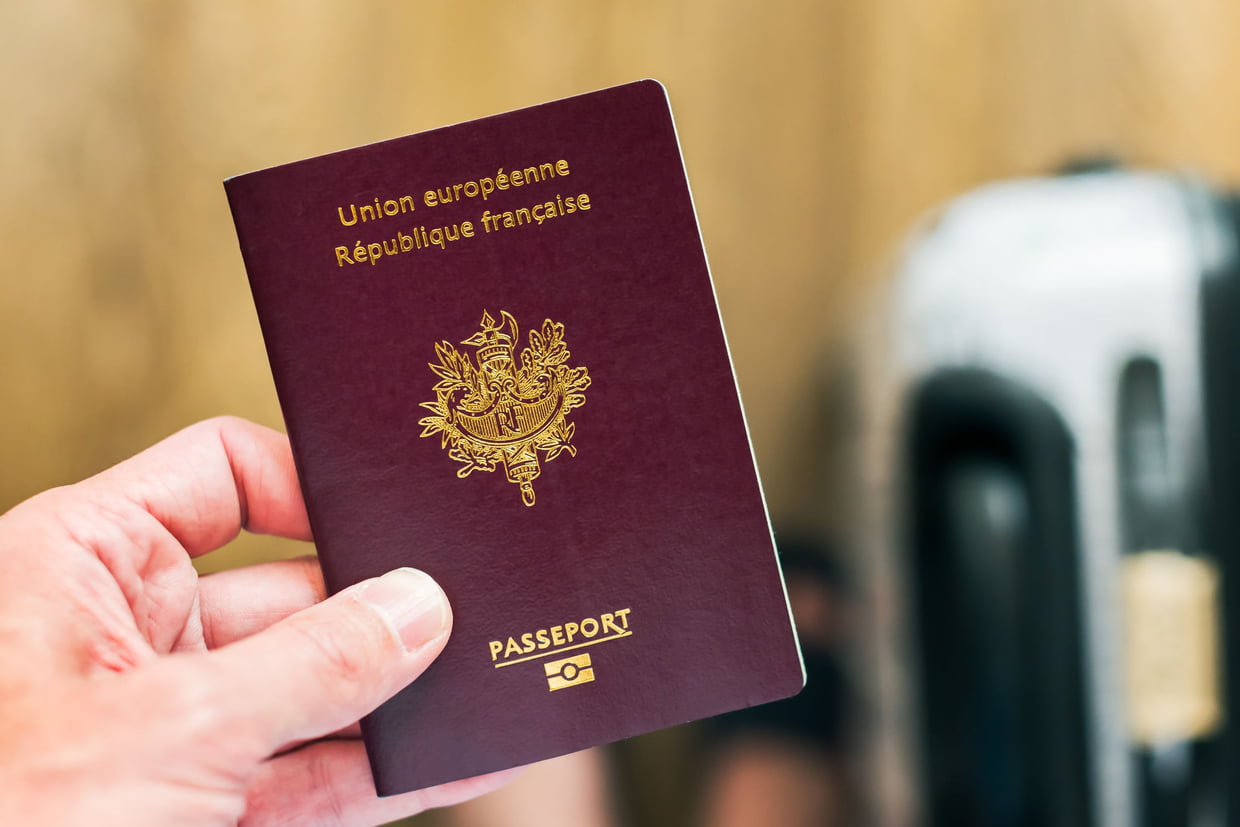 Première demande de passeport et renouvellement : quelles différences dans les démarches ?
